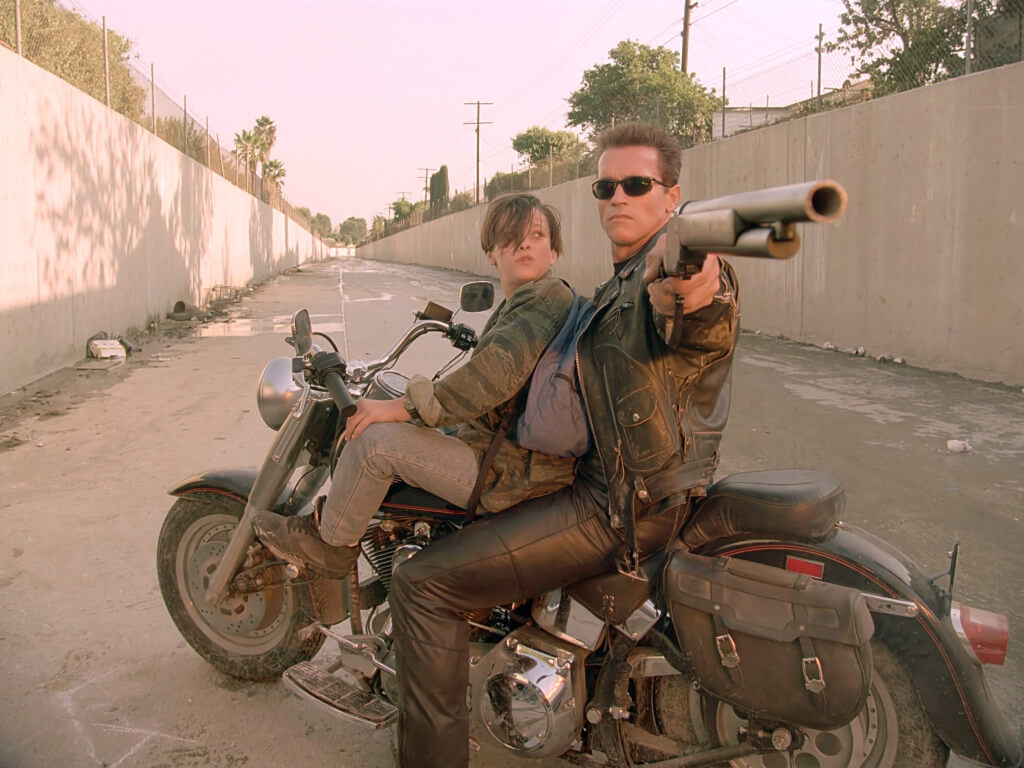 Arnold-Schwarzenegger-Harley-Davidson-Fat-Boy-Bike-Terminator-2
